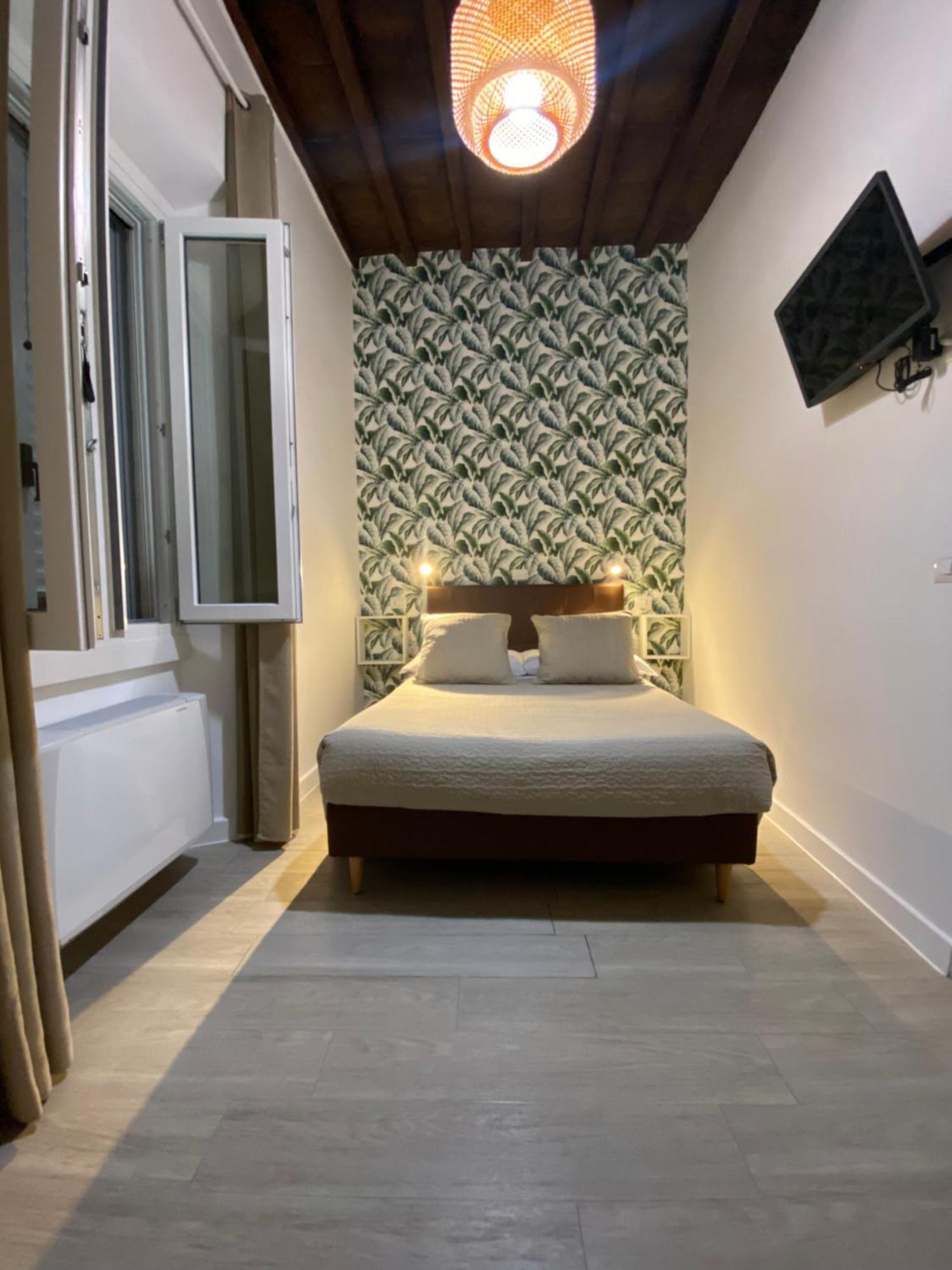 Double Room Private External Bathroom